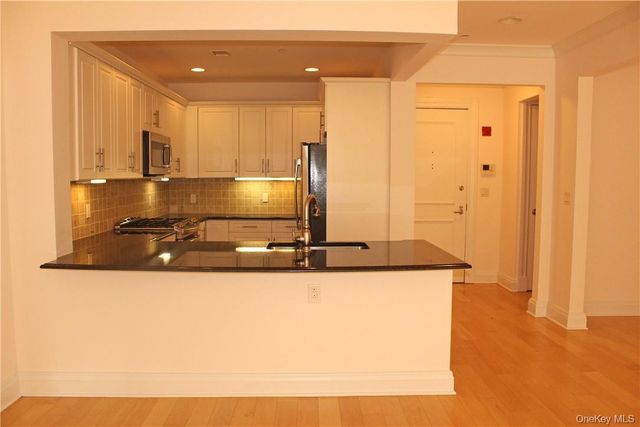 405 Trump Park, Shrub Oak, NY 10588
