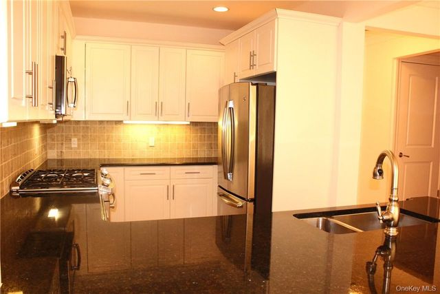 405 Trump Park, Shrub Oak, NY 10588