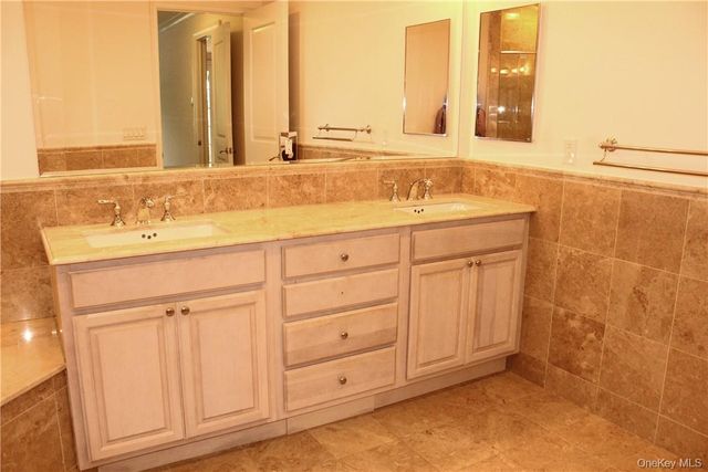 405 Trump Park, Shrub Oak, NY 10588