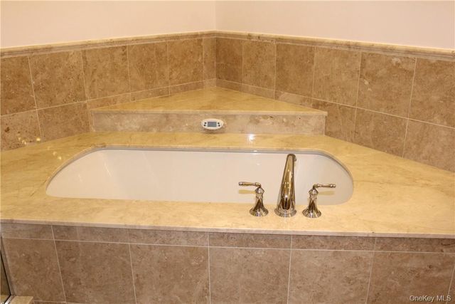 405 Trump Park, Shrub Oak, NY 10588
