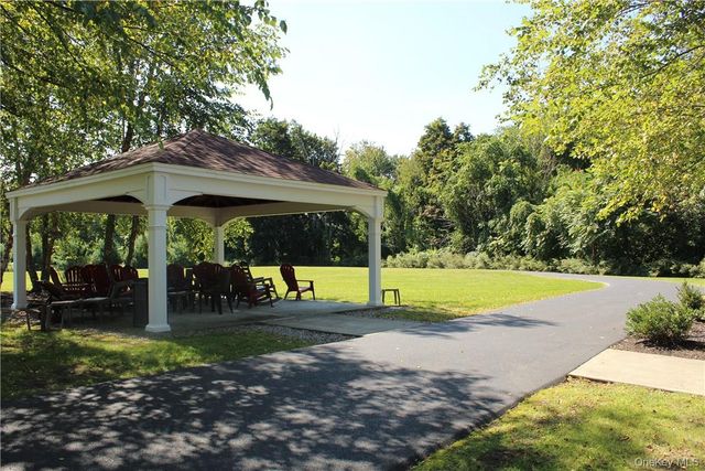 405 Trump Park, Shrub Oak, NY 10588