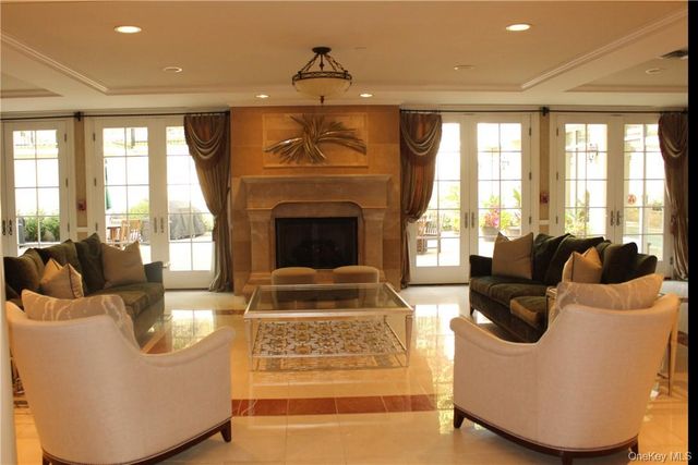 405 Trump Park, Shrub Oak, NY 10588