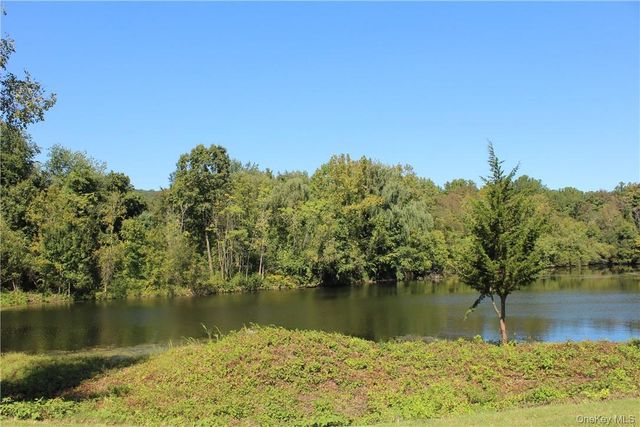 405 Trump Park, Shrub Oak, NY 10588