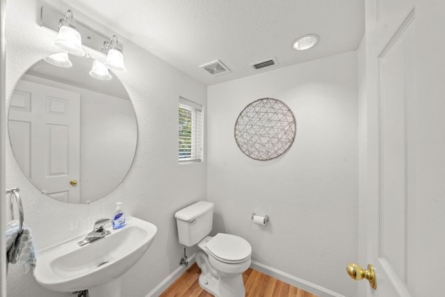 38 Rosier Cir, Sacramento, CA 95833