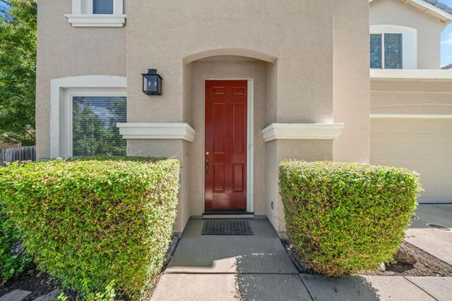 38 Rosier Cir, Sacramento, CA 95833