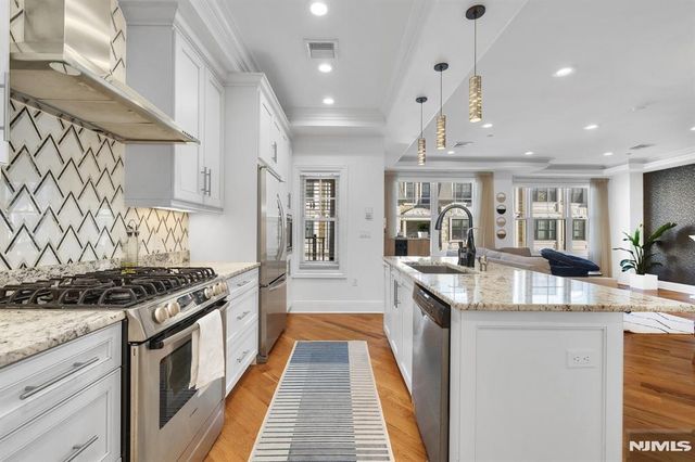 44 Marquis Court 44, Edgewater, NJ 07020