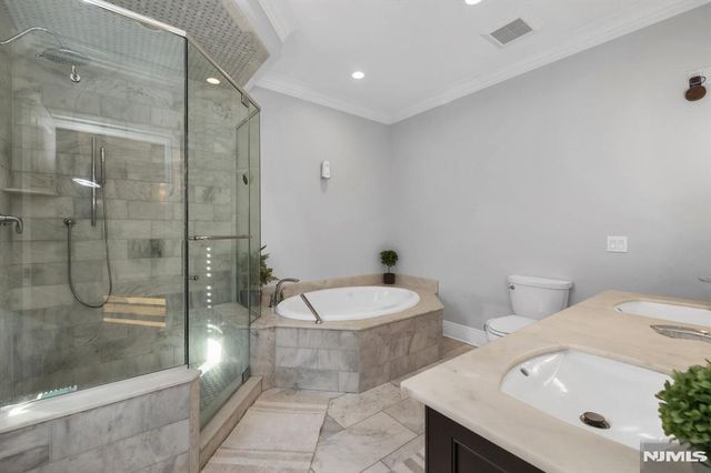 44 Marquis Court 44, Edgewater, NJ 07020