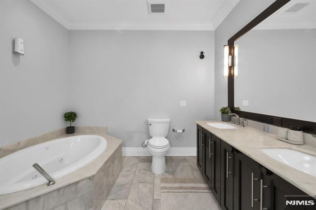 44 Marquis Court 44, Edgewater, NJ 07020