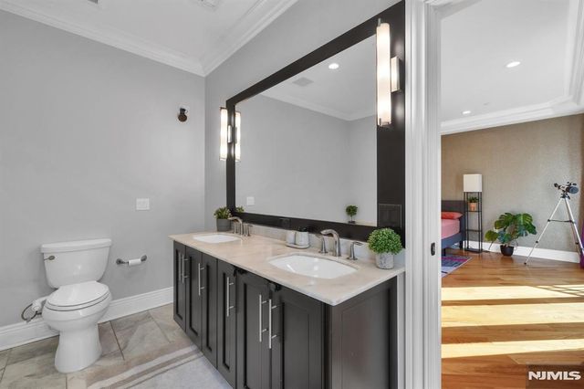 44 Marquis Court 44, Edgewater, NJ 07020