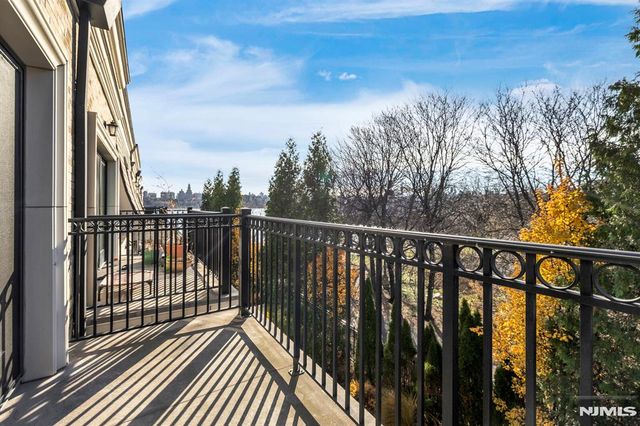 44 Marquis Court 44, Edgewater, NJ 07020