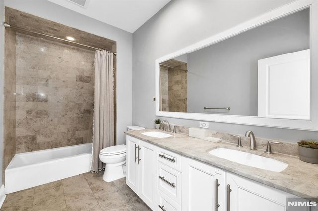 44 Marquis Court 44, Edgewater, NJ 07020