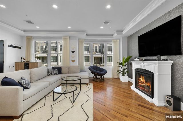 44 Marquis Court 44, Edgewater, NJ 07020