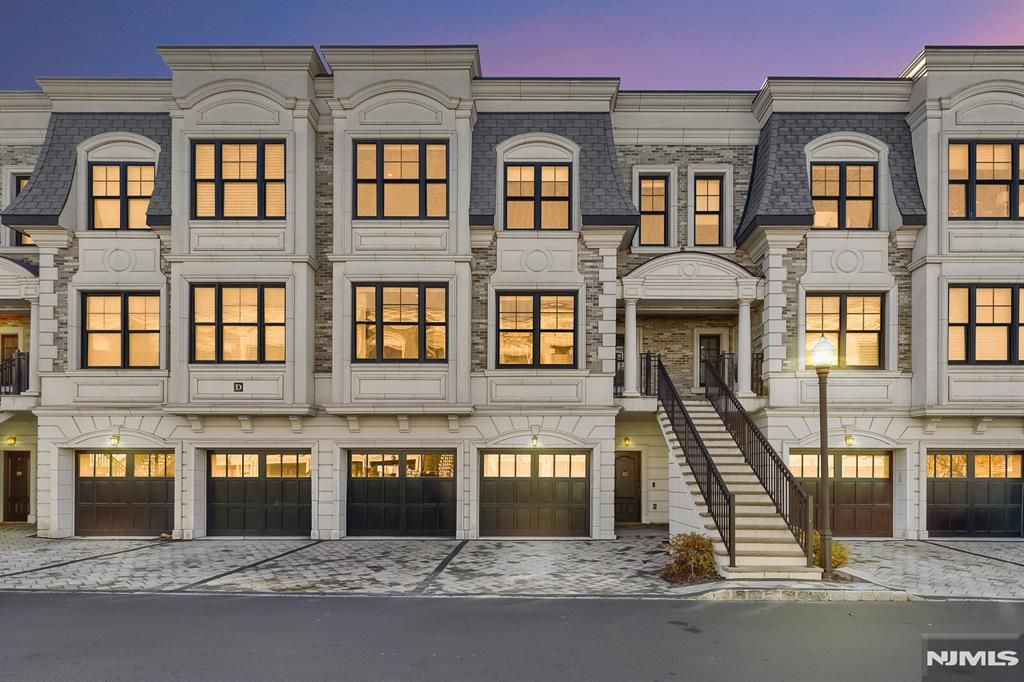 44 Marquis Court 44, Edgewater, NJ 07020