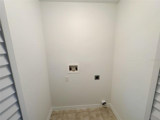 5531 ROSEHILL ROAD 201, Sarasota, FL 34233