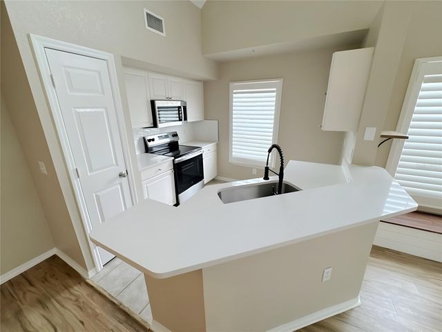 5531 ROSEHILL ROAD 201, Sarasota, FL 34233