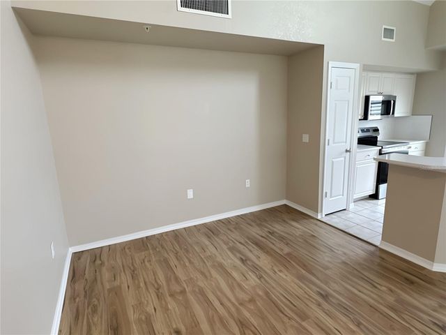 5531 ROSEHILL ROAD 201, Sarasota, FL 34233