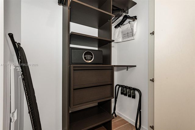 398 NE 5th St 4512, Miami, FL 33132