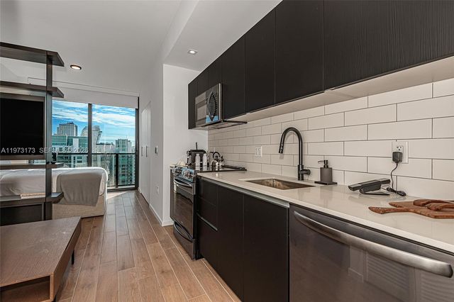 398 NE 5th St 4512, Miami, FL 33132