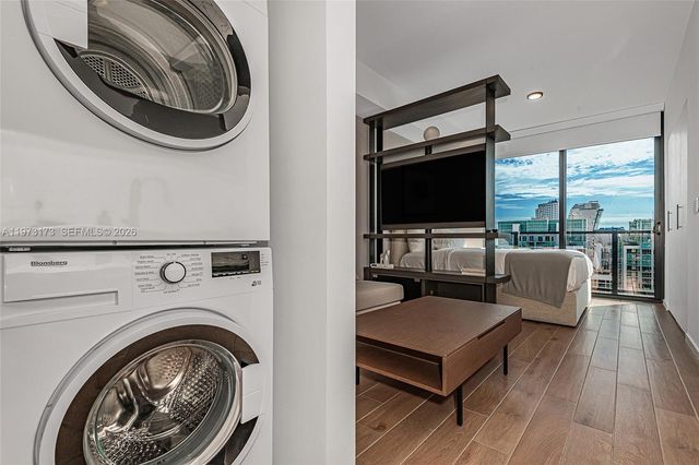 398 NE 5th St 4512, Miami, FL 33132