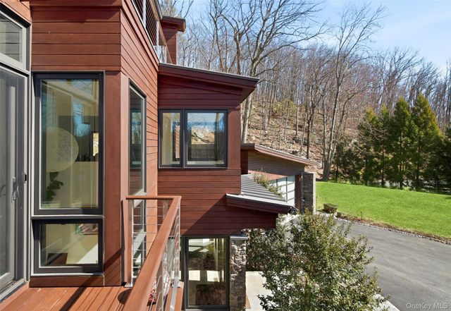 2 Lakeridge Drive, Armonk, NY 10504