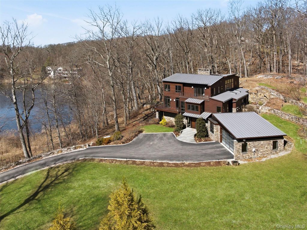 2 Lakeridge Drive, Armonk, NY 10504