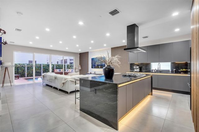 7534 NW 98th Ave 7534, Doral, FL 33178