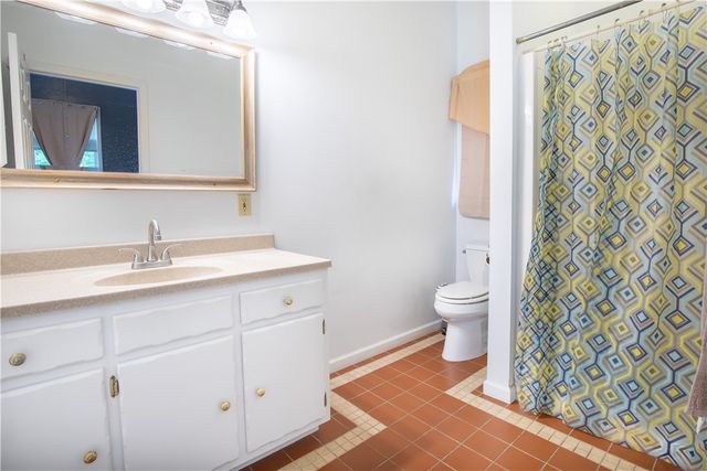 504 N Buhl Farm Dr, Hermitage, PA 16148