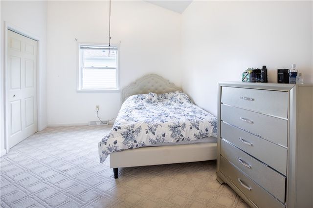 504 N Buhl Farm Dr, Hermitage, PA 16148