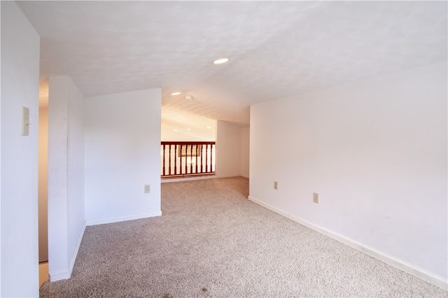 504 N Buhl Farm Dr, Hermitage, PA 16148