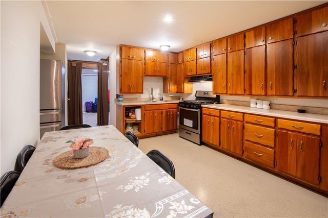 504 N Buhl Farm Dr, Hermitage, PA 16148