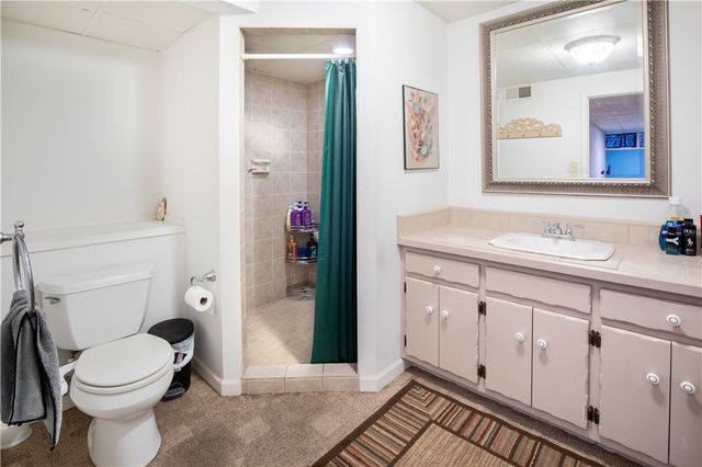 504 N Buhl Farm Dr, Hermitage, PA 16148