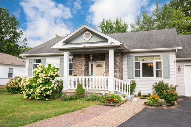 504 N Buhl Farm Dr, Hermitage, PA 16148