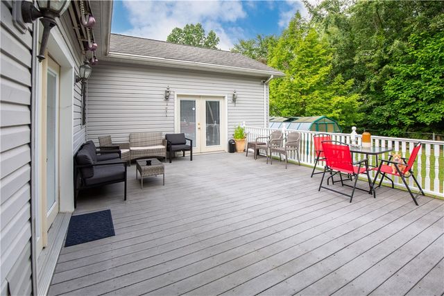 504 N Buhl Farm Dr, Hermitage, PA 16148