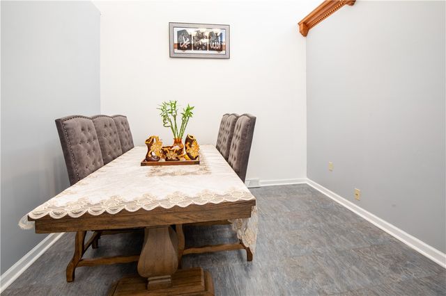 504 N Buhl Farm Dr, Hermitage, PA 16148