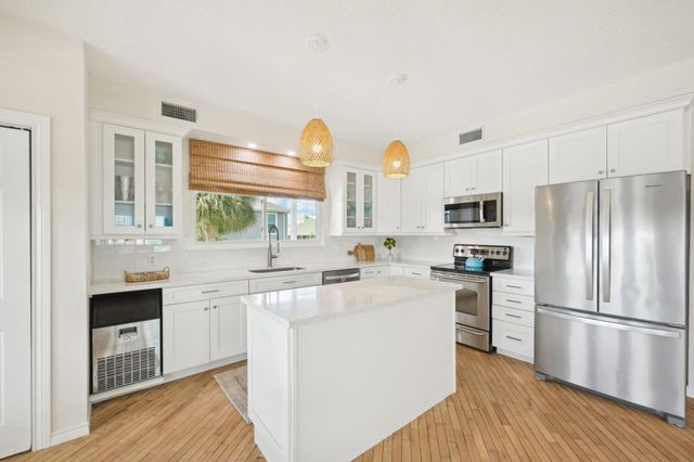 4105 Nueces Drive, Galveston, TX 77554