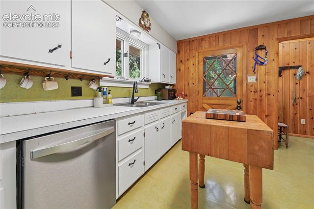 8285 Packard Lane, Green Mountain Falls, CO 80819