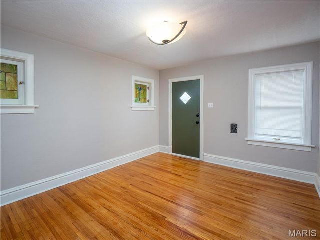 5343 Chippewa Street, St Louis, MO 63109