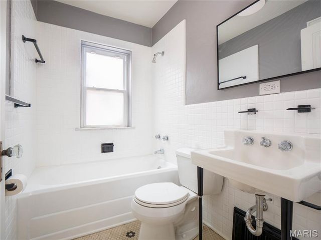 5343 Chippewa Street, St Louis, MO 63109