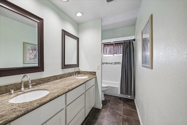 8915 Lakeside Forest Drive, Houston, TX 77088