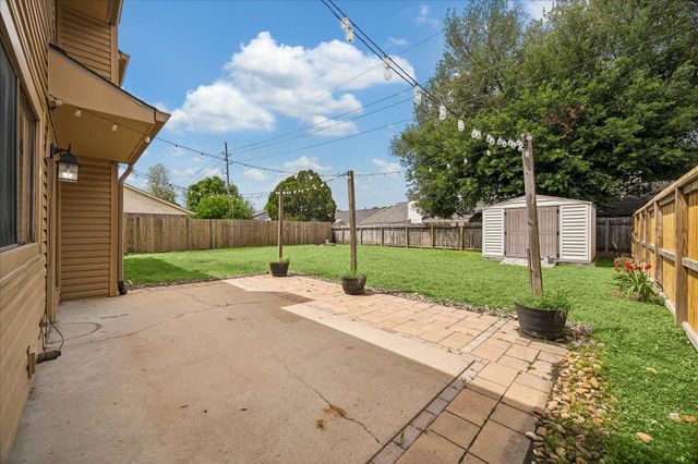 8915 Lakeside Forest Drive, Houston, TX 77088