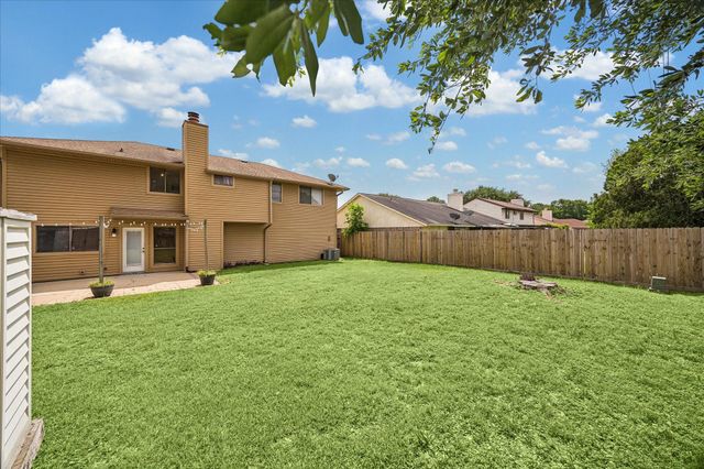 8915 Lakeside Forest Drive, Houston, TX 77088