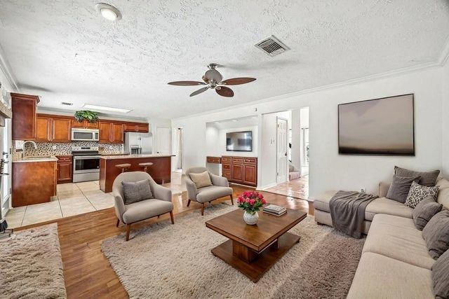 8915 Lakeside Forest Drive, Houston, TX 77088