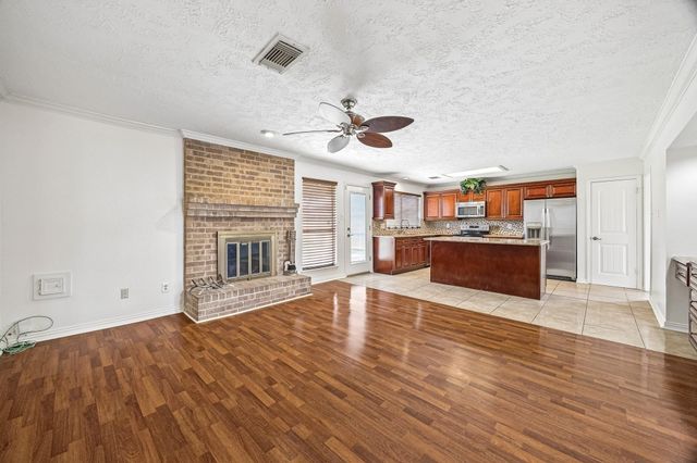 8915 Lakeside Forest Drive, Houston, TX 77088