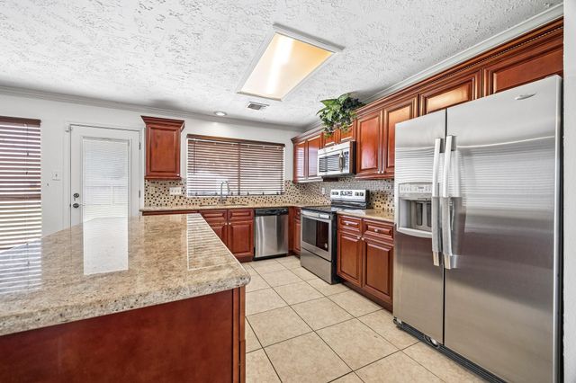 8915 Lakeside Forest Drive, Houston, TX 77088