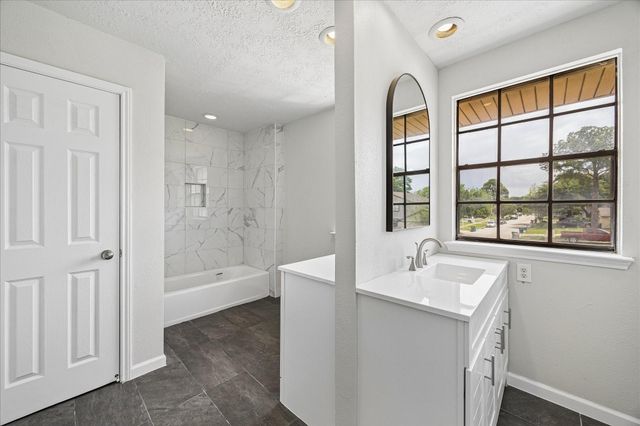 8915 Lakeside Forest Drive, Houston, TX 77088