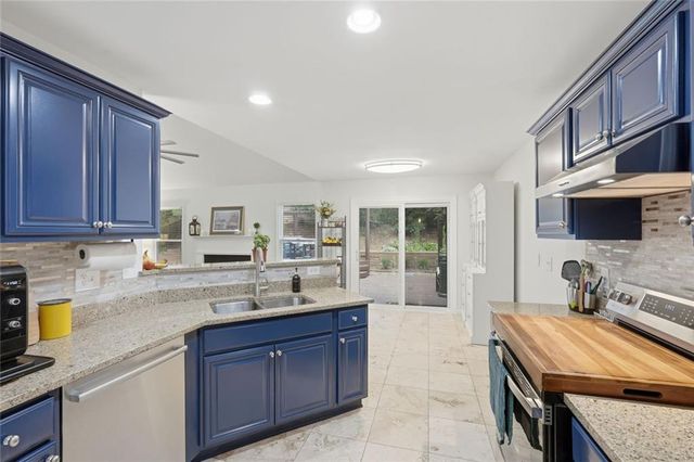 1027 Deer Hollow Drive, Woodstock, GA 30189