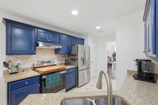 1027 Deer Hollow Drive, Woodstock, GA 30189