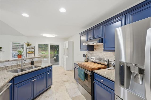 1027 Deer Hollow Drive, Woodstock, GA 30189
