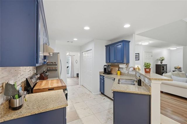 1027 Deer Hollow Drive, Woodstock, GA 30189