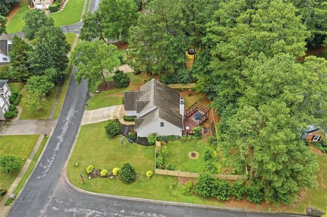 1027 Deer Hollow Drive, Woodstock, GA 30189